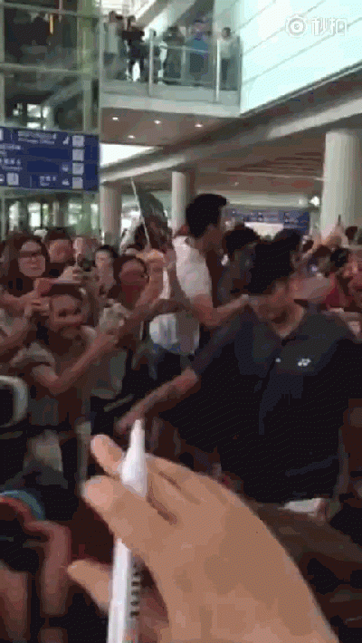 7A7FBR.gif